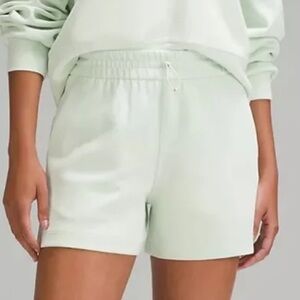 Lululemon Softstreme Shorts ✨ Kohlrabi Green • 8